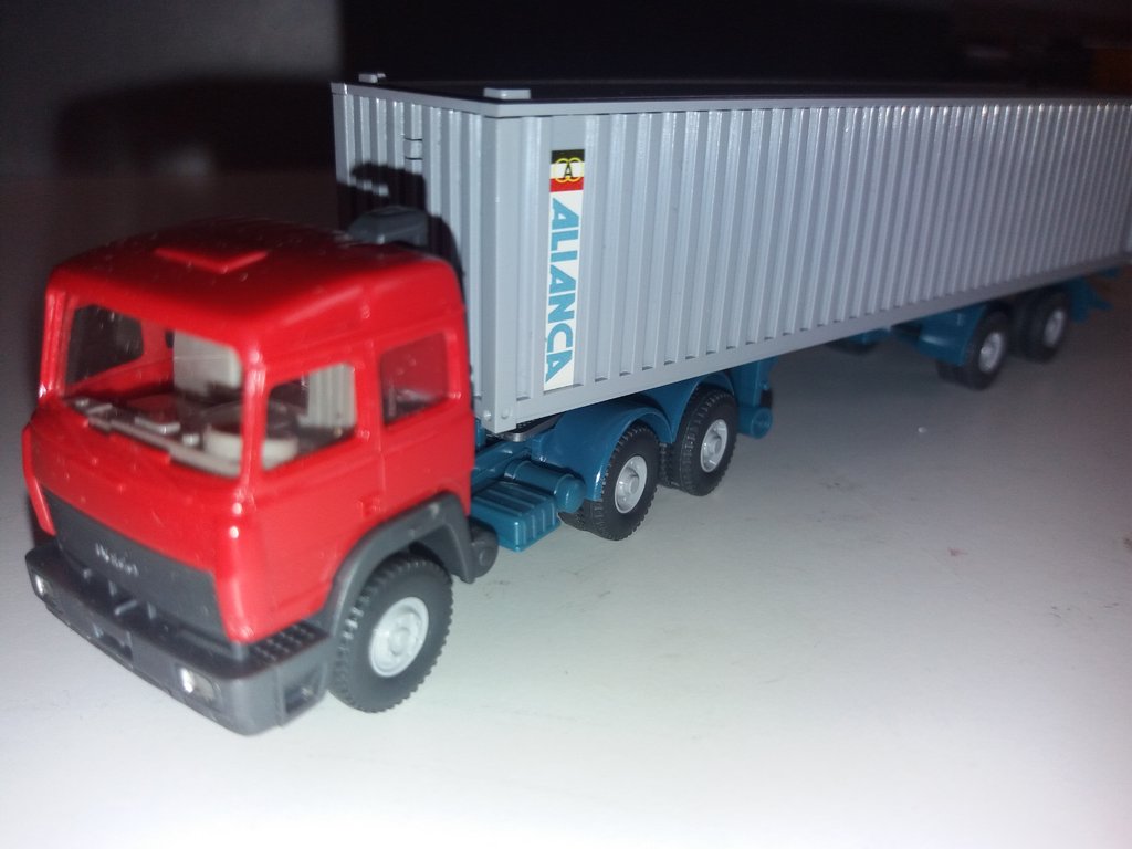 8039-ERIO-21  IVECO rouge Container ALIANCA