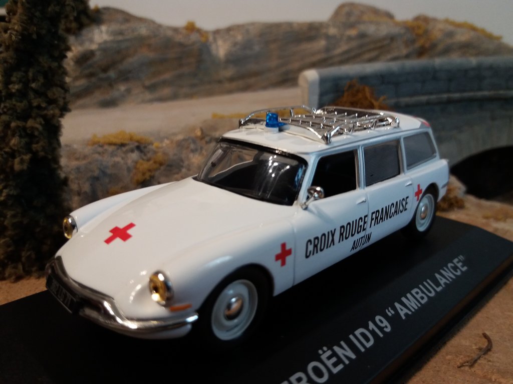 4094-VLCN-07 Citroen ID19 ambulance
