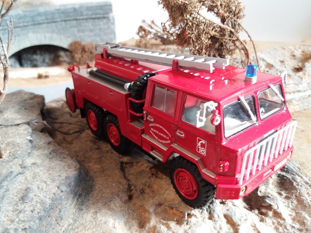 4076-SPBT-05 BERLIET FF 6X6 Pompiers
